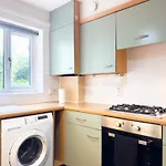Last-Minute Specials L Modern 2 Double Bed Apartment For 5 Guests L Hofin Stays Short Lets & Serviced Accommodation
